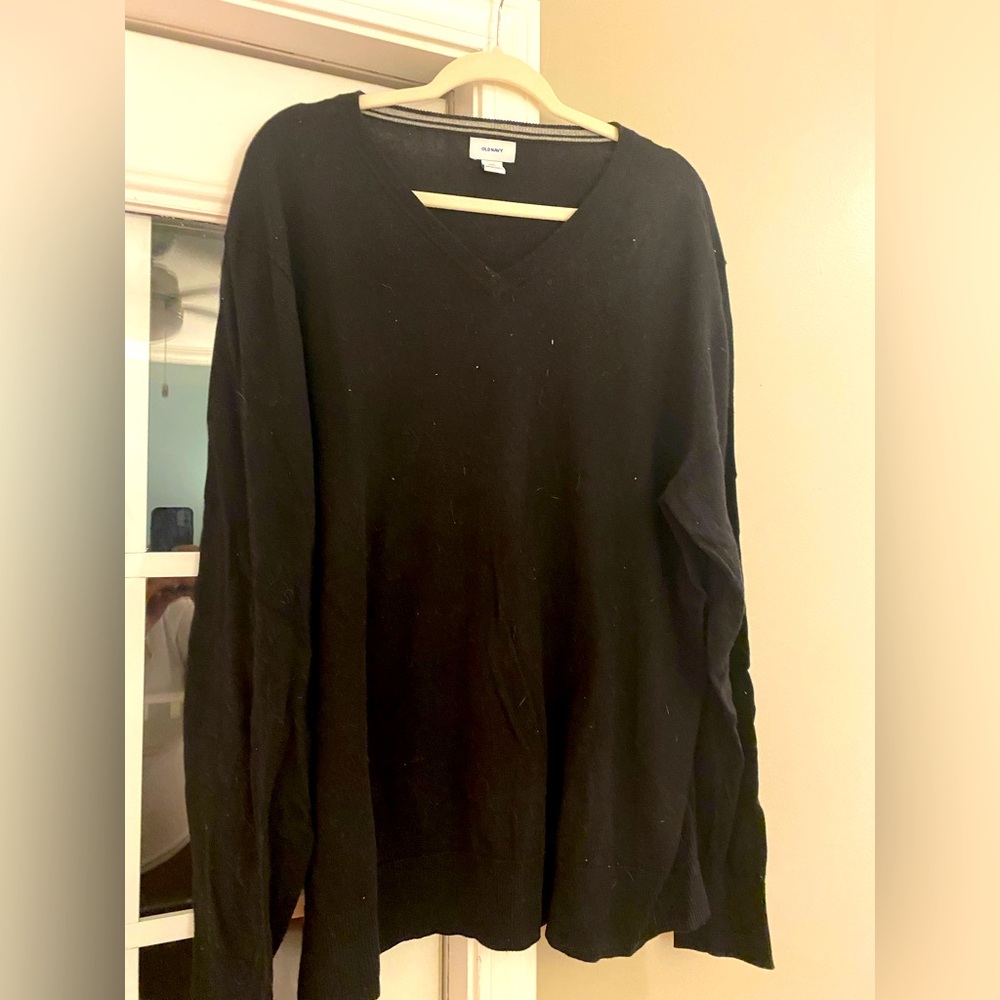 Black old navy xxl sweater, like new.